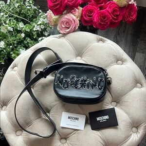 Moschino Black Crossbody Bag 🖤💅🏽♠️